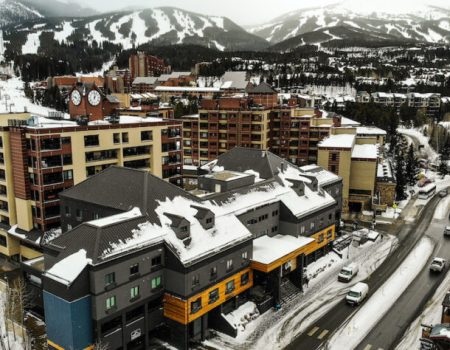 Gravity Haus Breckenridge SkiShop 001 Estación de esquí Breckenridge - Actividades en Breckenridge - Esquí en Breckenridge - Snowboard en Breckenridge - Alojamiento en Breckenridge - Rutas de esquí en Breckenridge - Eventos en Breckenridge - Clima en Breckenridge - Paquetes de esquí en Breckenridge - Viajes de invierno a Breckenridge - Escuelas de esquí en Breckenridge - Deportes de invierno en Breckenridge - Restaurantes en Breckenridge - Vida nocturna en Breckenridge